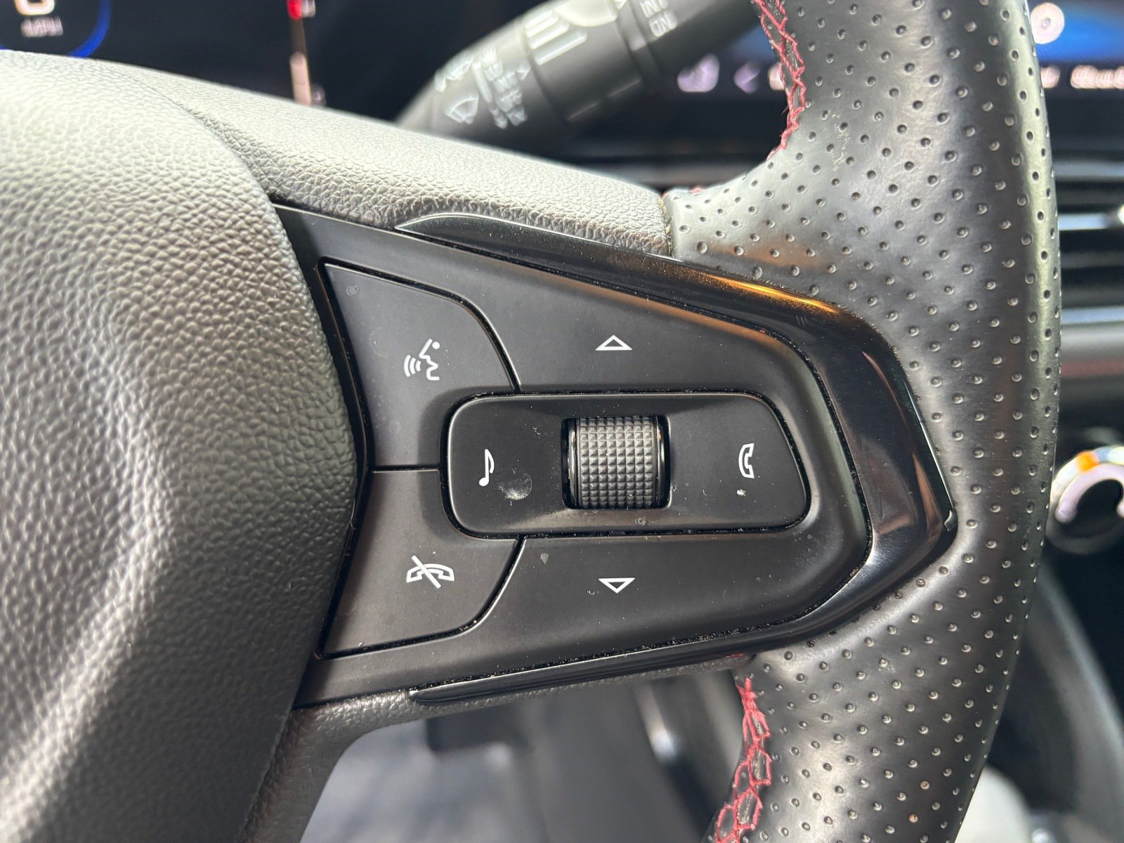 Used 2024 Chevrolet TrailBlazer RS FWD image 25