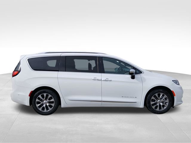 Used 2025 Chrysler Pacifica Pinnacle image 6