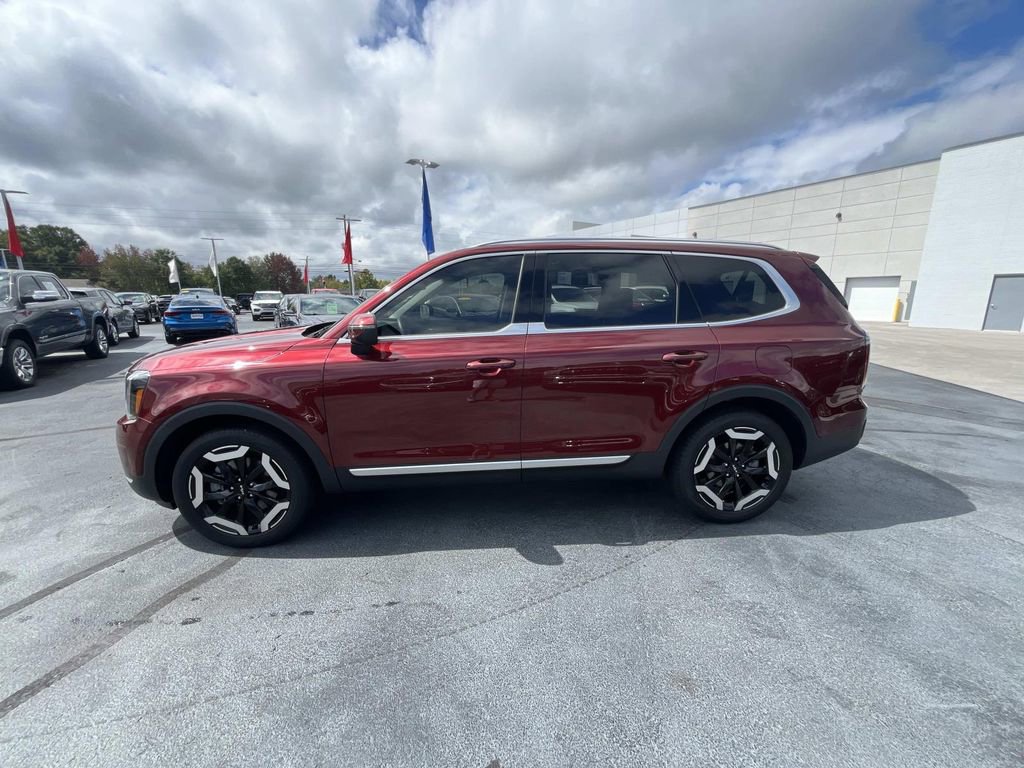 Used 2023 Kia Telluride EX w/ EX Captain's Chair Package image 4