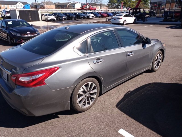 Used 2017 Nissan Altima 2.5 SL w/ 2.5 Technology Package image 2