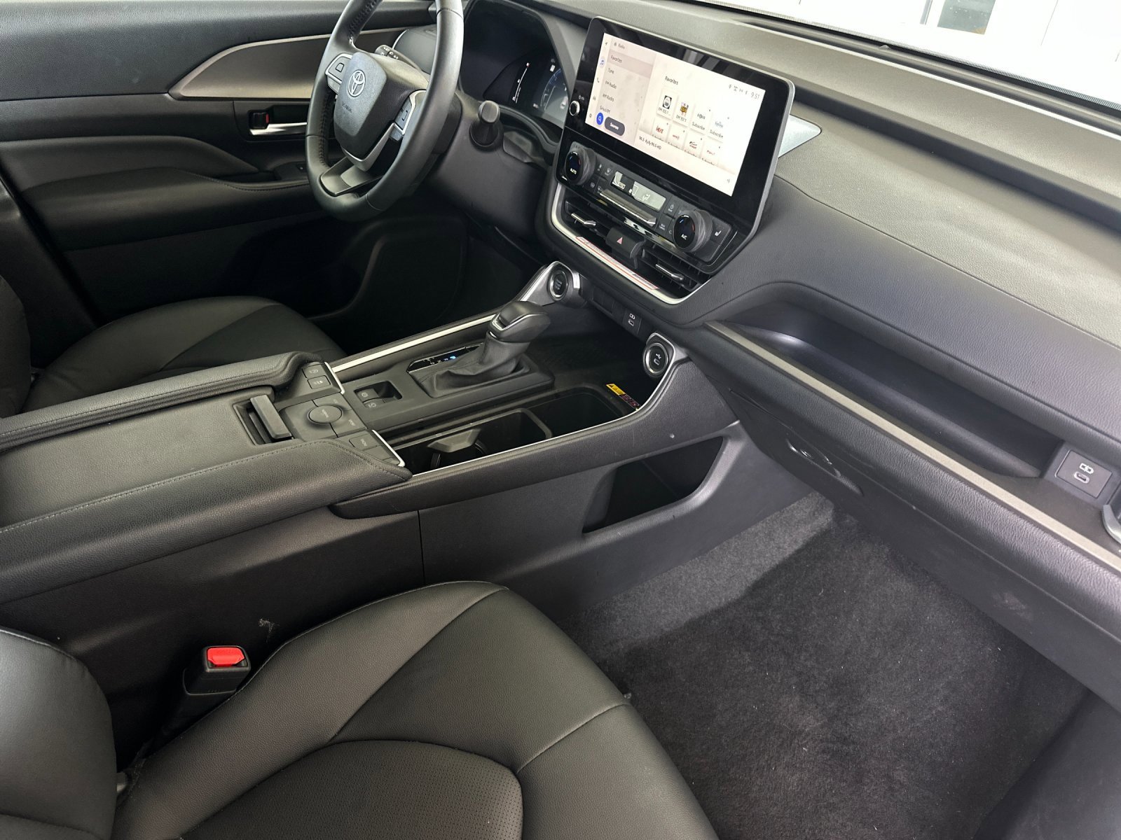 Used 2025 Toyota Grand Highlander FWD image 16