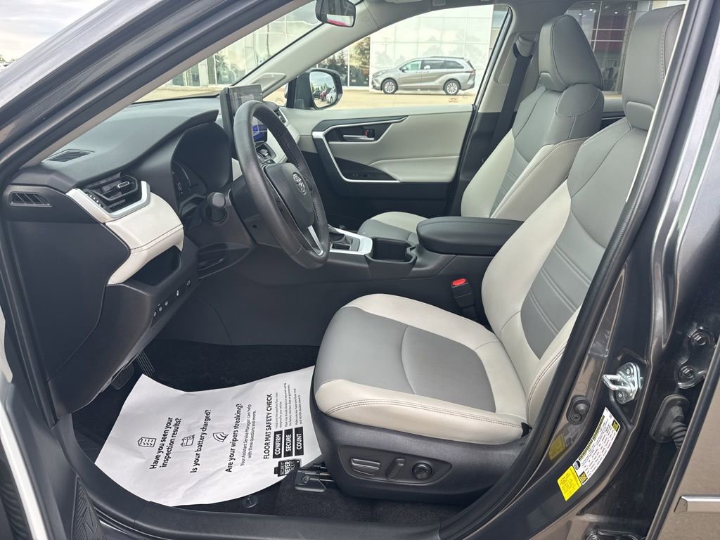 Used 2025 Toyota RAV4 XLE Premium w/ Weather Package AWD/4WD image 7