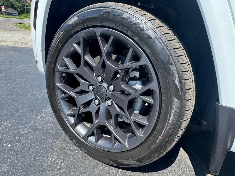 Used 2023 Jeep Grand Cherokee L Summit AWD/4WD image 6