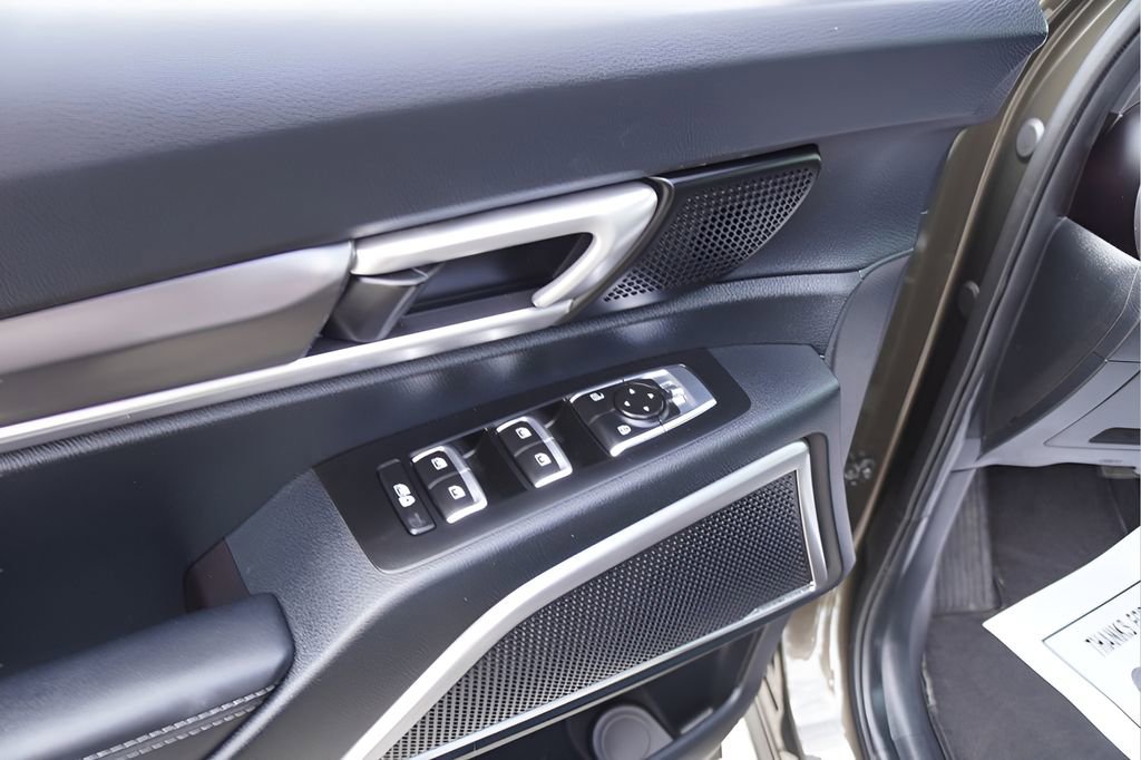 Used 2025 Kia Telluride S image 16