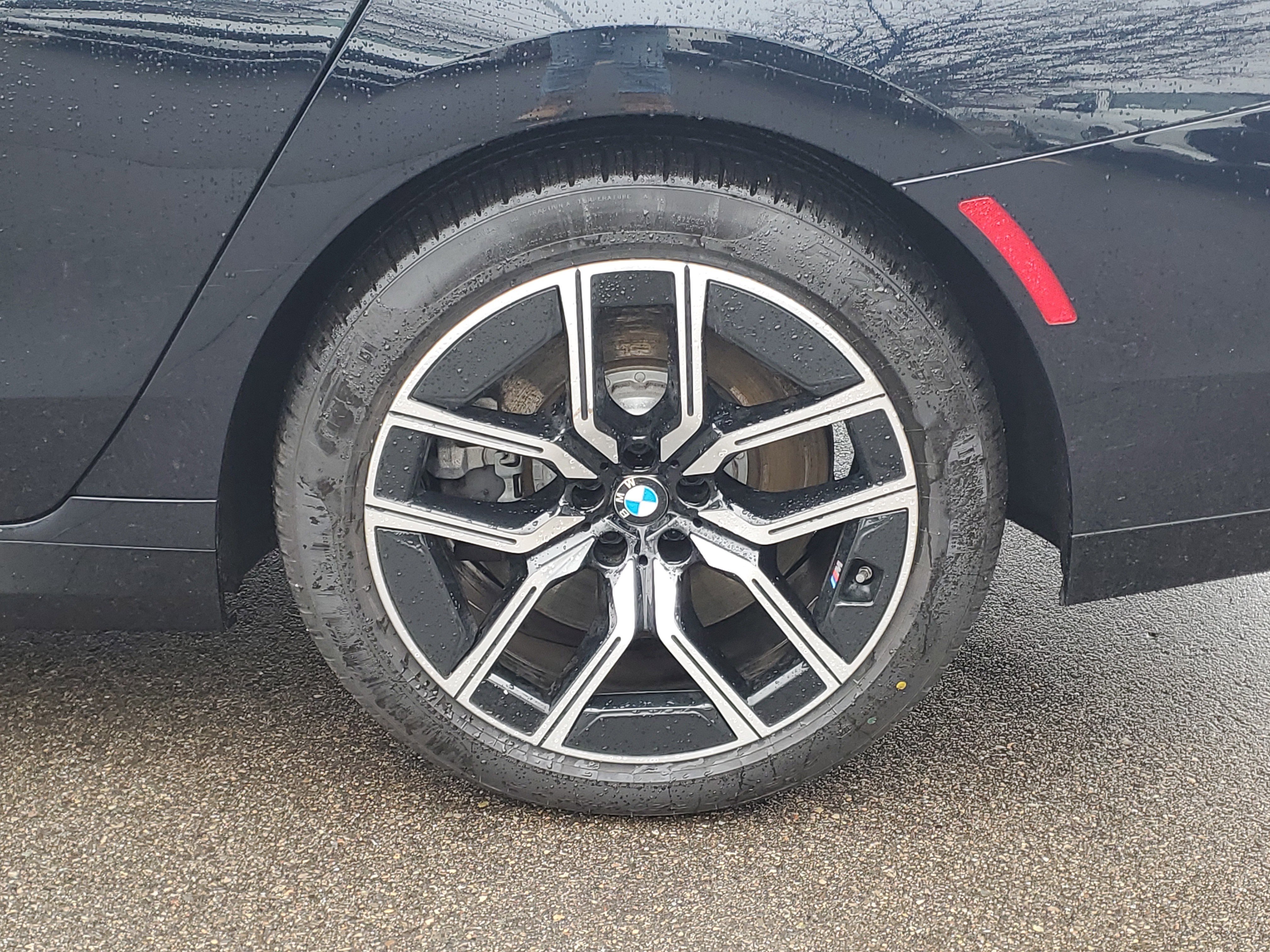 Used 2023 BMW 760i xDrive image 27