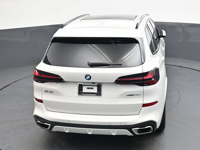 Used 2025 BMW X5 xDrive40i w/ M Sport Package AWD/4WD image 31