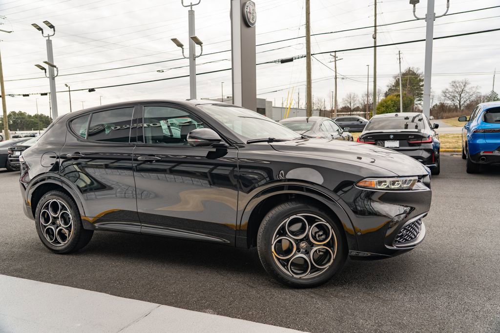 New 2025 Alfa Romeo Tonale w/ Premium Package image 10