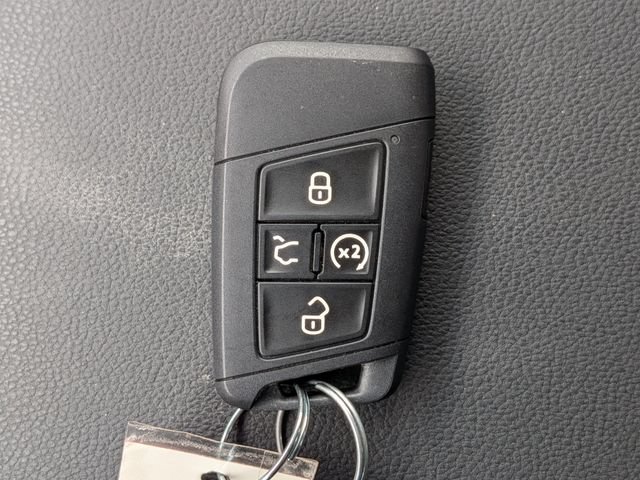 Used 2024 Volkswagen Taos SEL AWD/4WD image 30