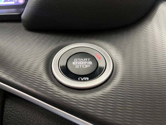 Used 2023 Jeep Grand Cherokee Laredo AWD/4WD image 24