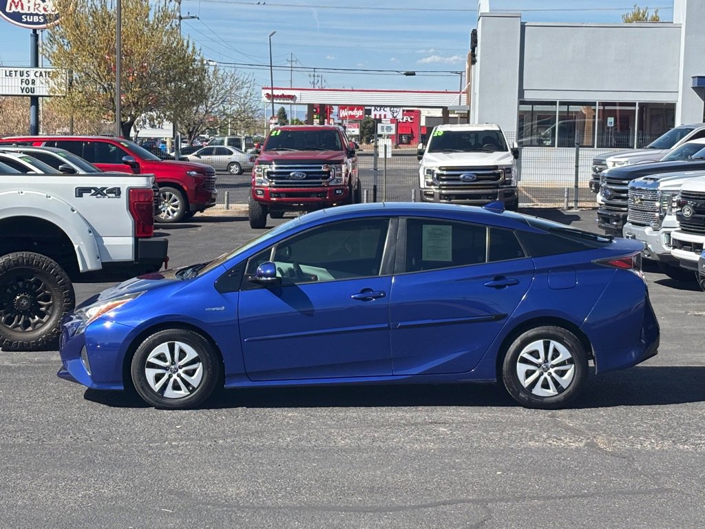 Used 2016 Toyota Prius Four image 2