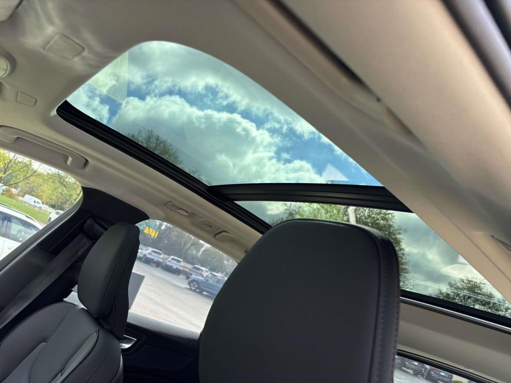 New 2026 Volvo XC60 B5 Plus w/ Protection Package Premier image 24