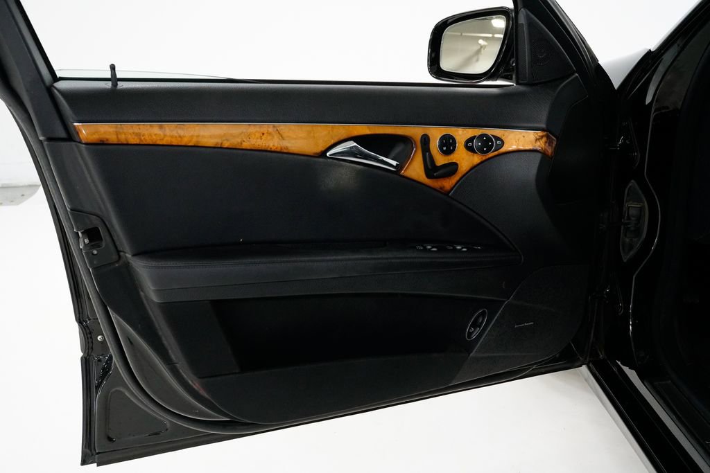 Used 2008 Mercedes-Benz E 350 4MATIC Sedan image 7