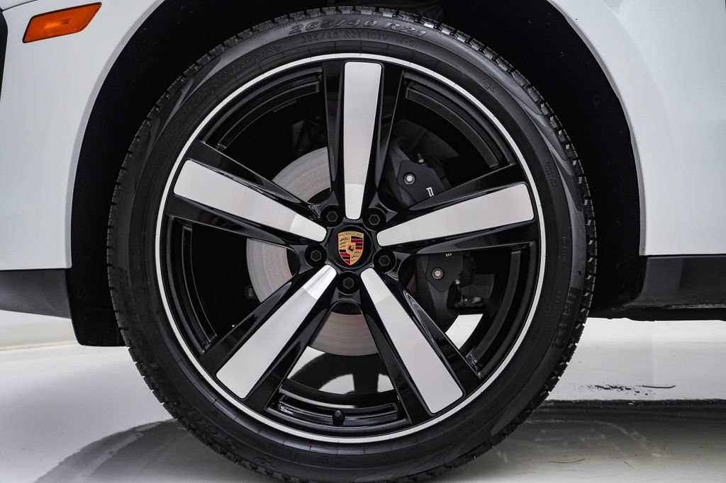 Certified 2026 Porsche Macan AWD/4WD image 12