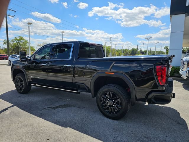 Used 2022 GMC Sierra 2500 Denali w/ Denali Black Diamond Edition AWD/4WD image 2