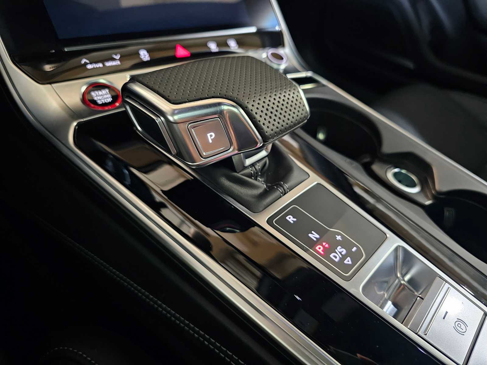 Used 2025 Audi RS 6 performance AWD/4WD image 32