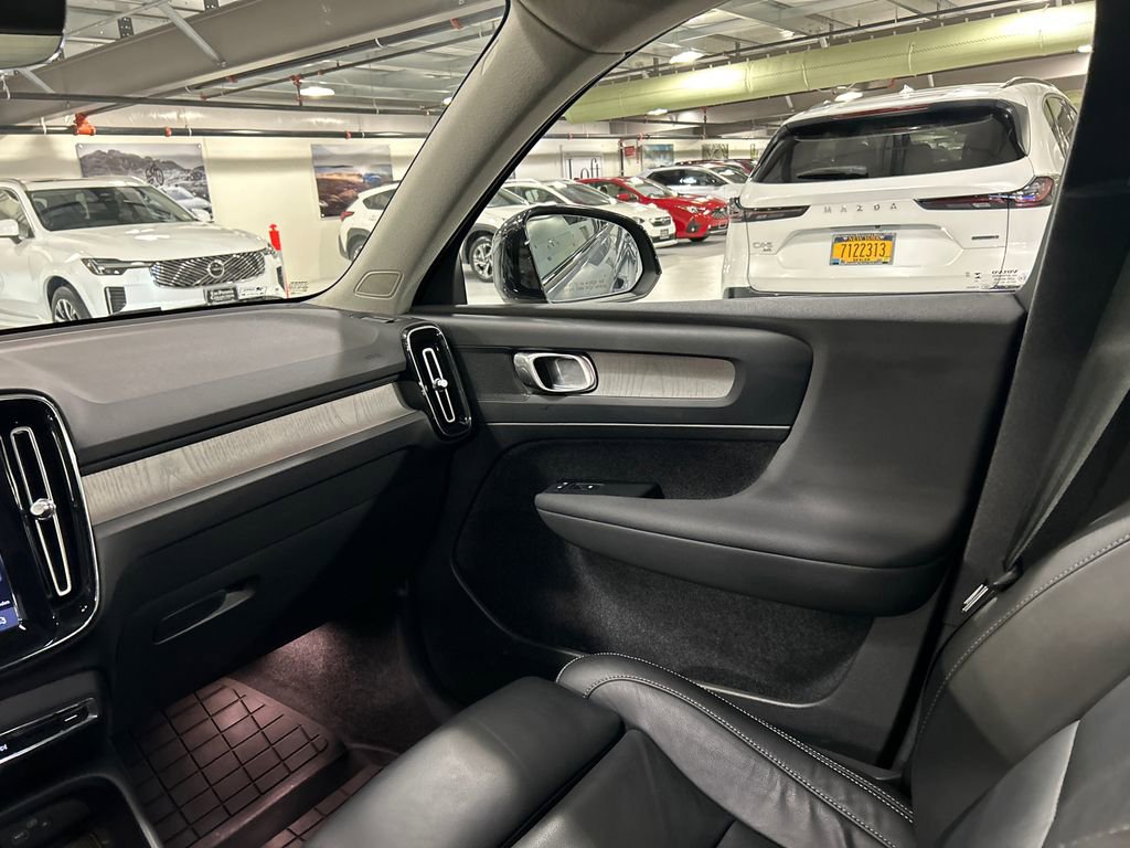 Certified 2023 Volvo XC40 B5 Plus w/ Protection Package Premier image 26