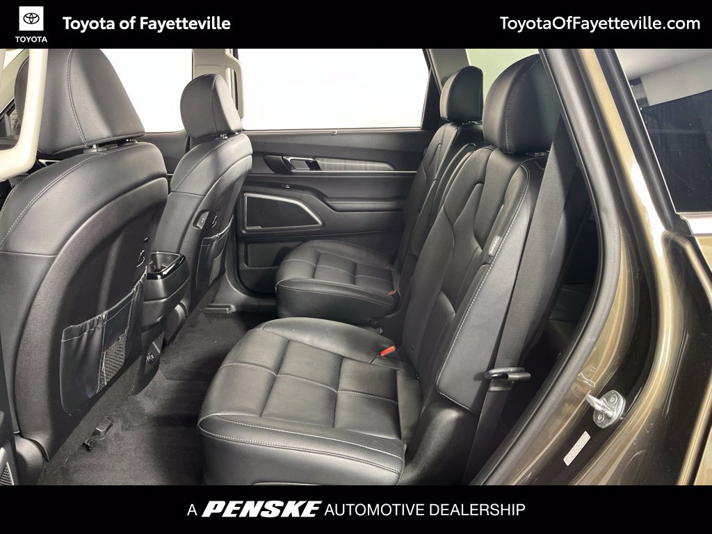 Used 2023 Kia Telluride EX w/ EX Captain's Chair Package FWD image 23