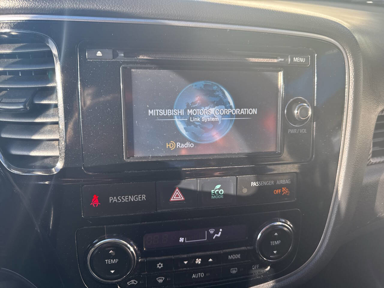 Used 2015 Mitsubishi Outlander SE image 21