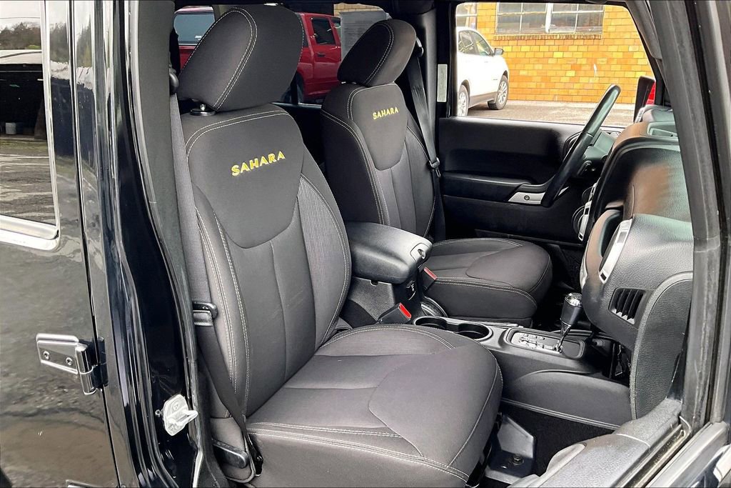 Used 2015 Jeep Wrangler Unlimited Sahara AWD/4WD image 7