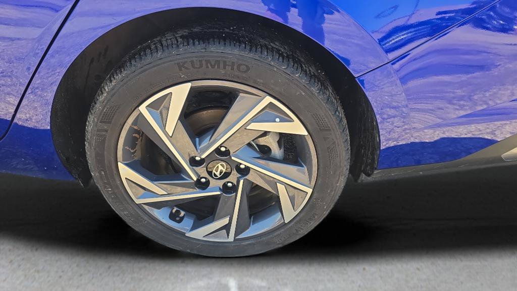 Certified 2025 Hyundai Elantra Sport FWD image 31