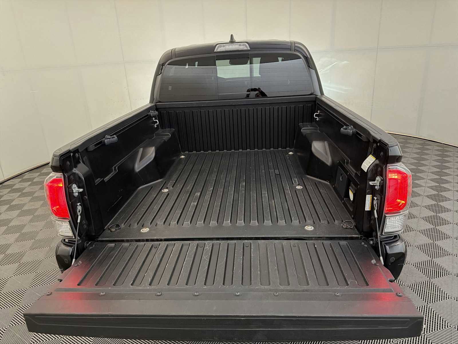 Used 2023 Toyota Tacoma Limited image 24