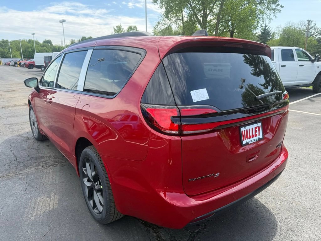 New 2027 Chrysler Pacifica Limited AWD/4WD image 5