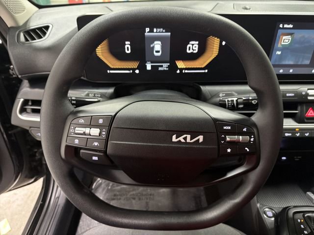 Used 2025 Kia K4 LXS image 28