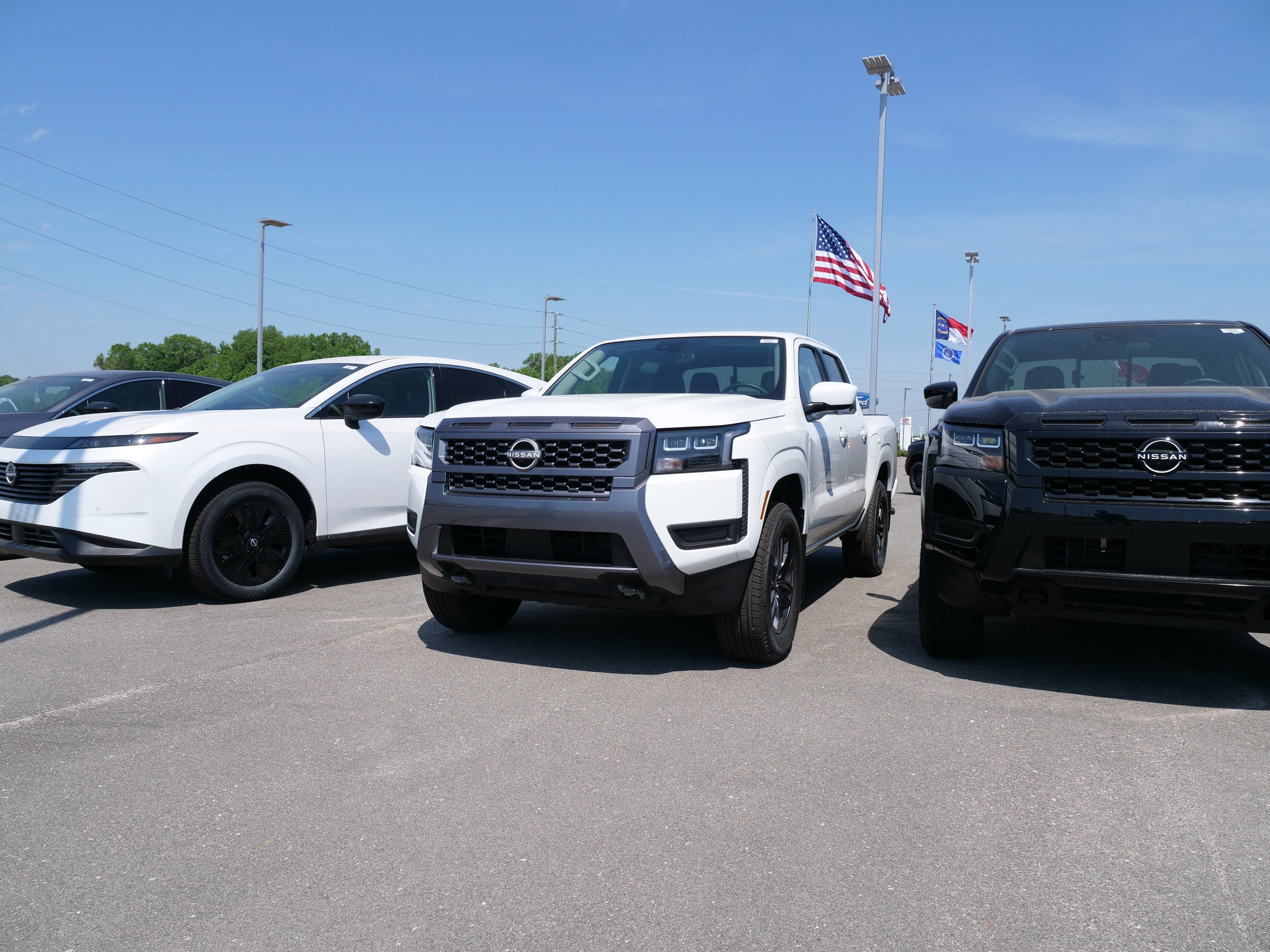 New 2026 Nissan Frontier SV w/ Tow Package AWD/4WD image 8