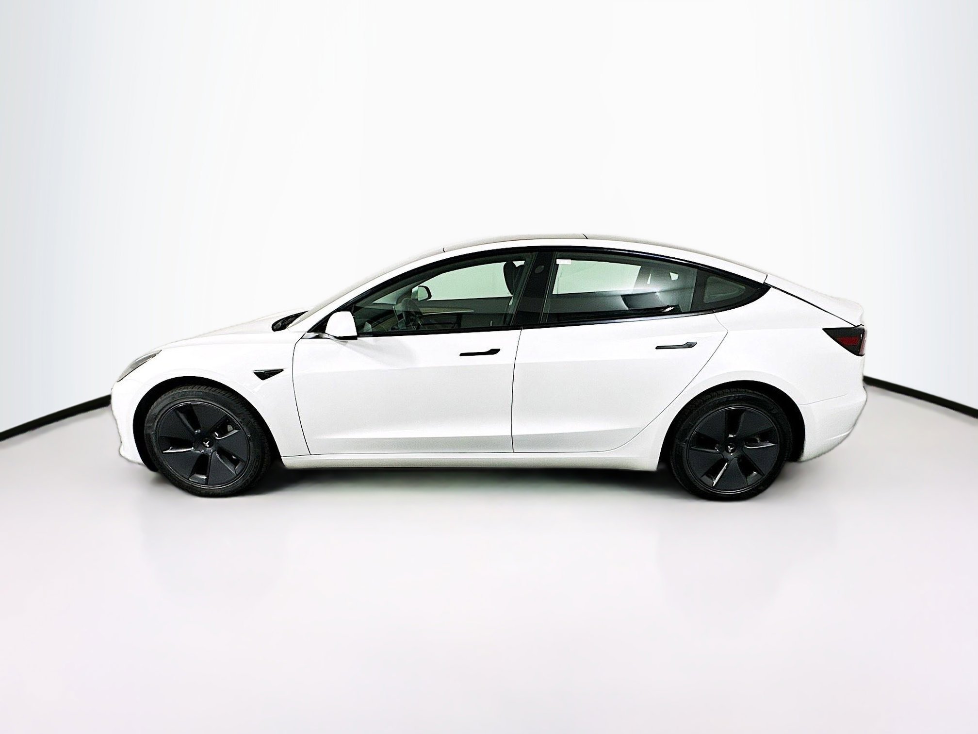 Used 2023 Tesla Model 3 Standard Range RWD image 4