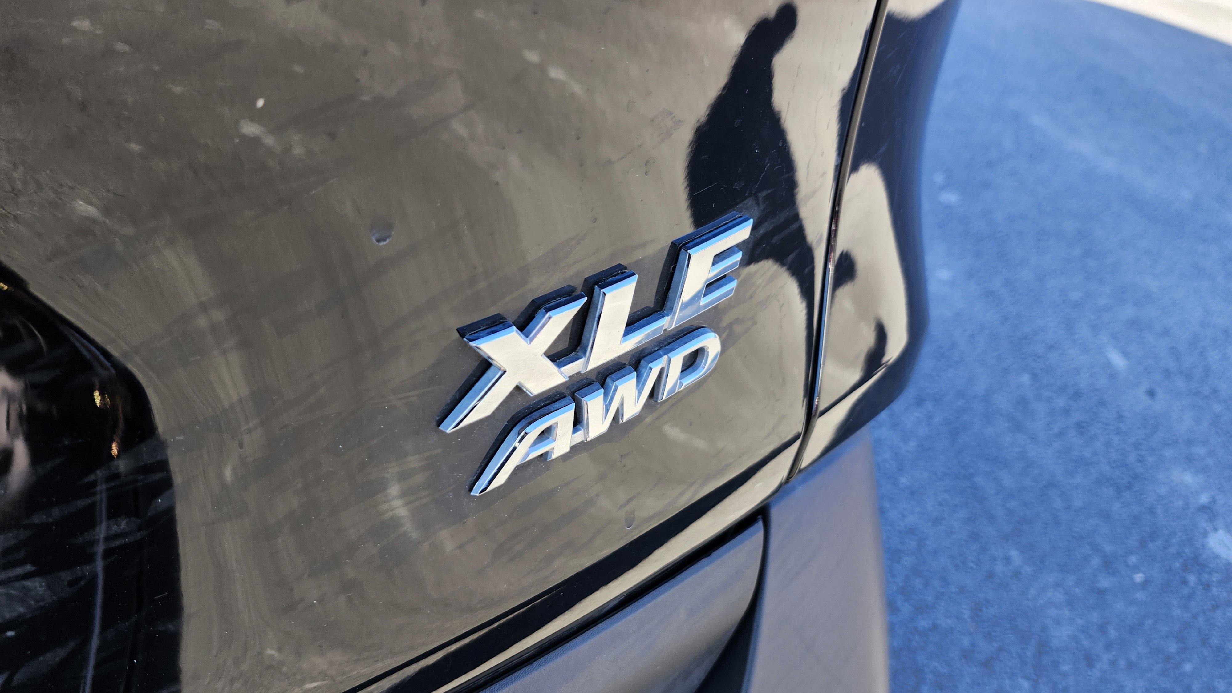 Used 2023 Toyota RAV4 XLE Premium image 23