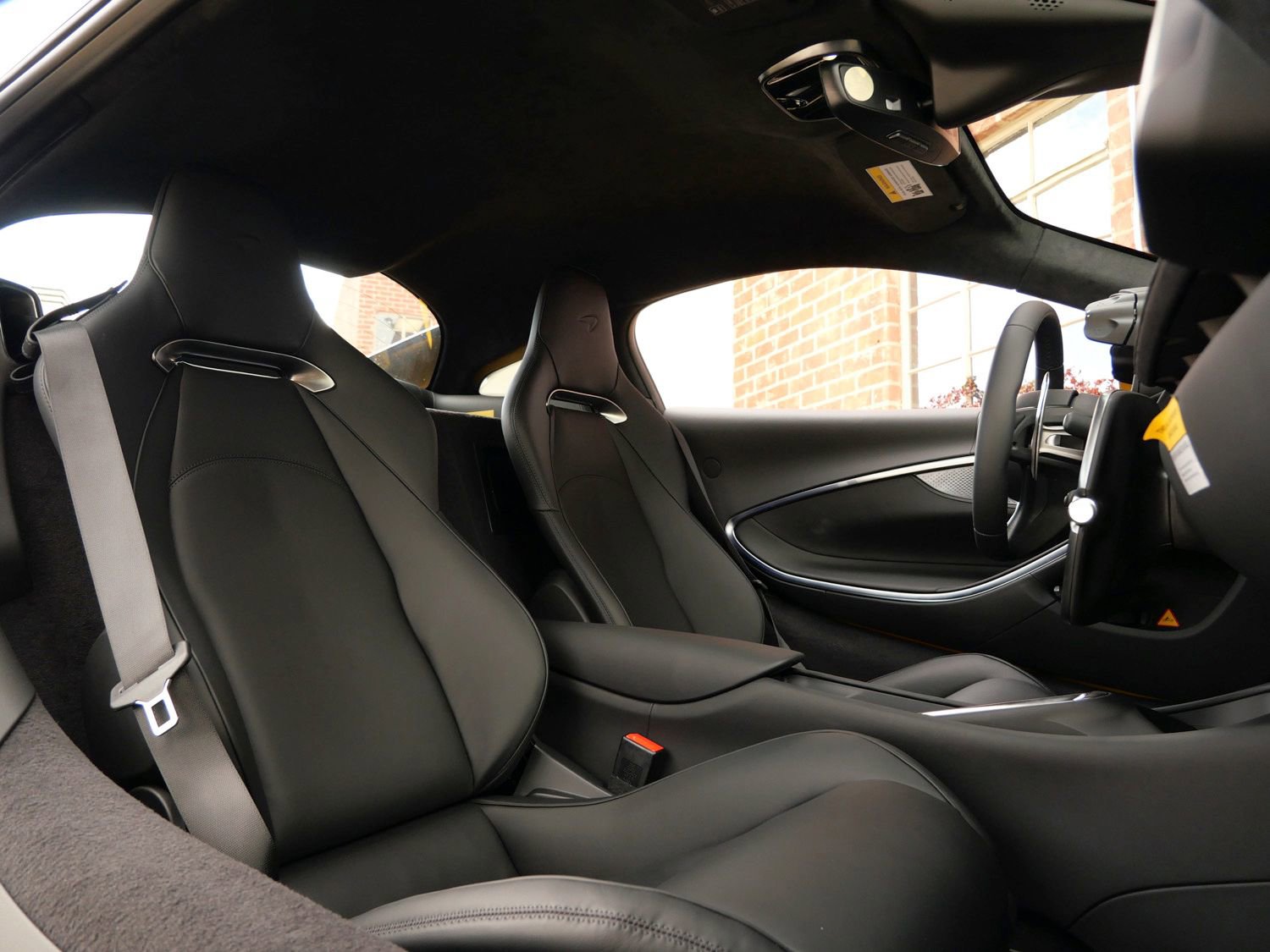Used 2023 McLaren Artura RWD image 11