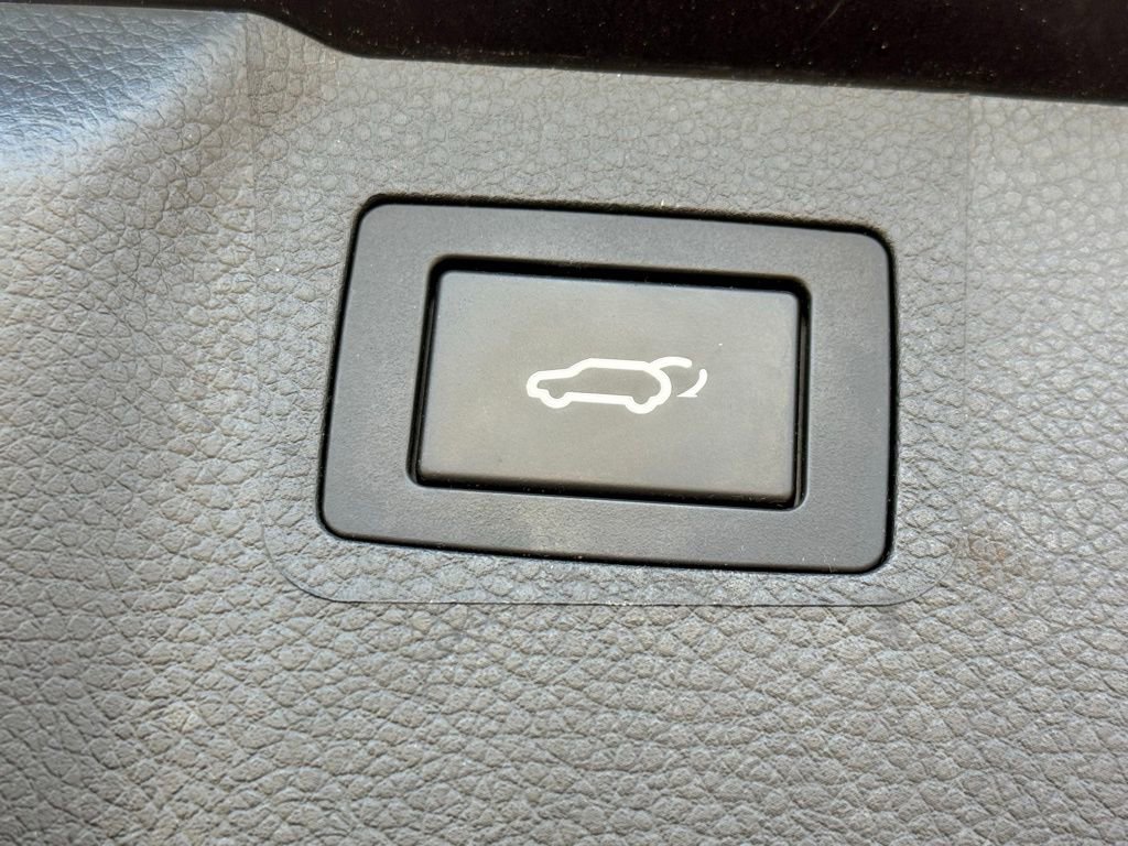 Used 2017 Hyundai Santa Fe SE w/ SE Premium Package 02 AWD/4WD image 17