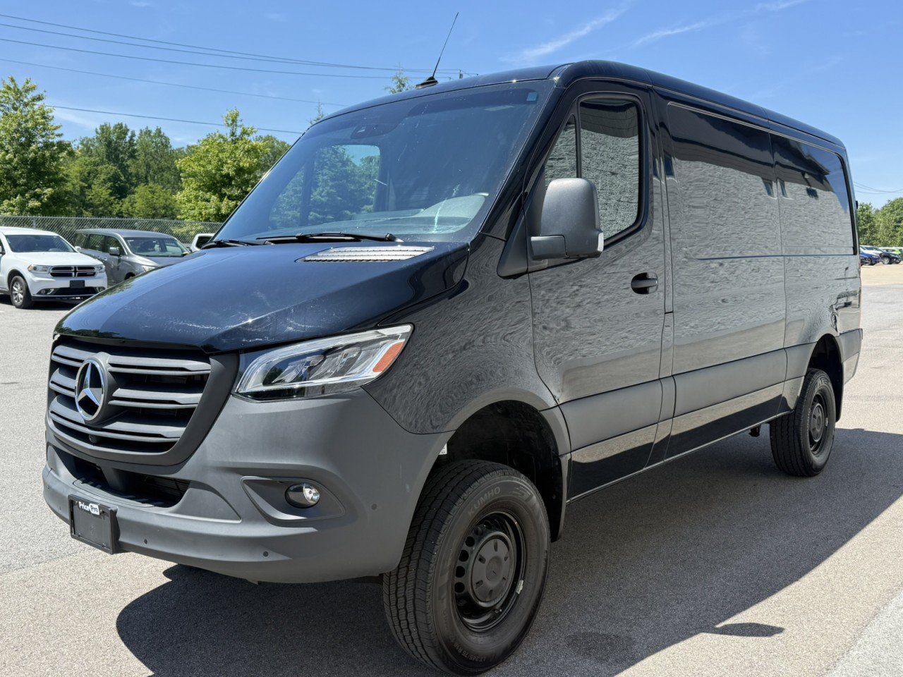 Used 2024 Mercedes-Benz Sprinter 2500 image 3