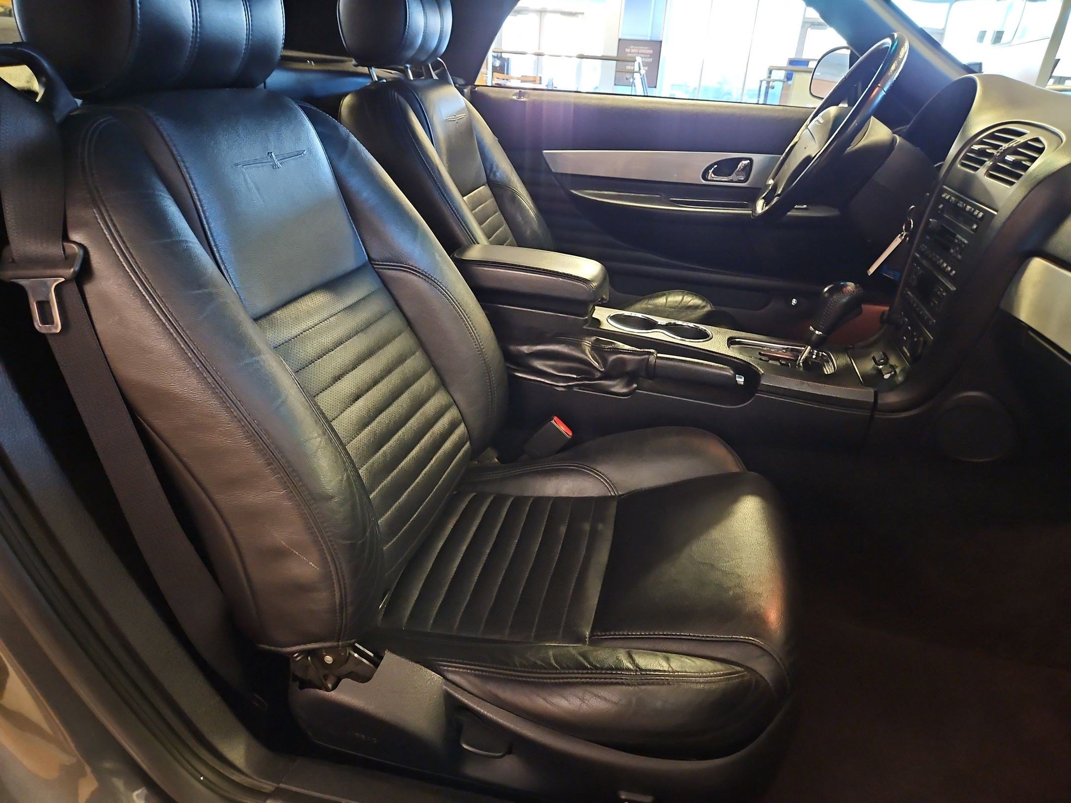 Used 2003 Ford Thunderbird image 30