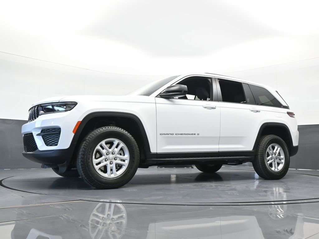 Used 2025 Jeep Grand Cherokee Laredo image 28