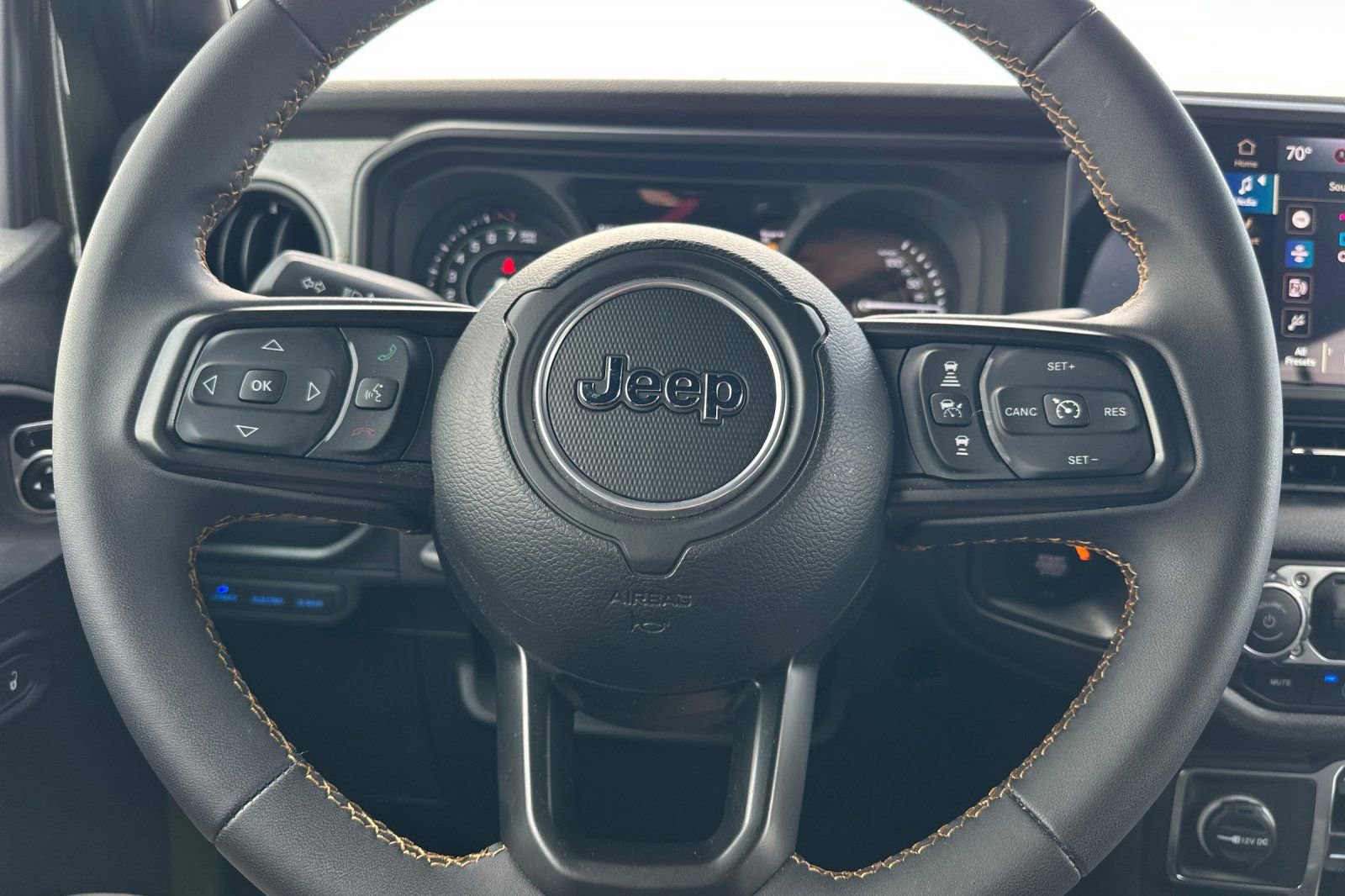 Used 2024 Jeep Wrangler Unlimited w/ Technology Group image 22