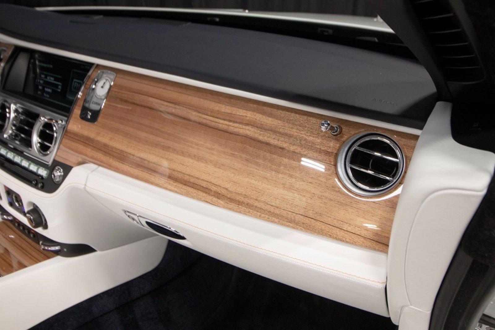 Used 2020 Rolls-Royce Dawn RWD image 49