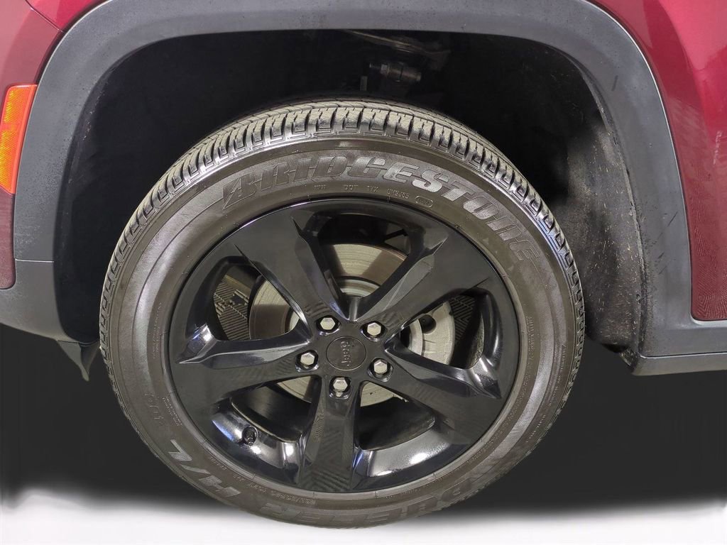 Used 2024 Jeep Grand Cherokee Altitude image 11