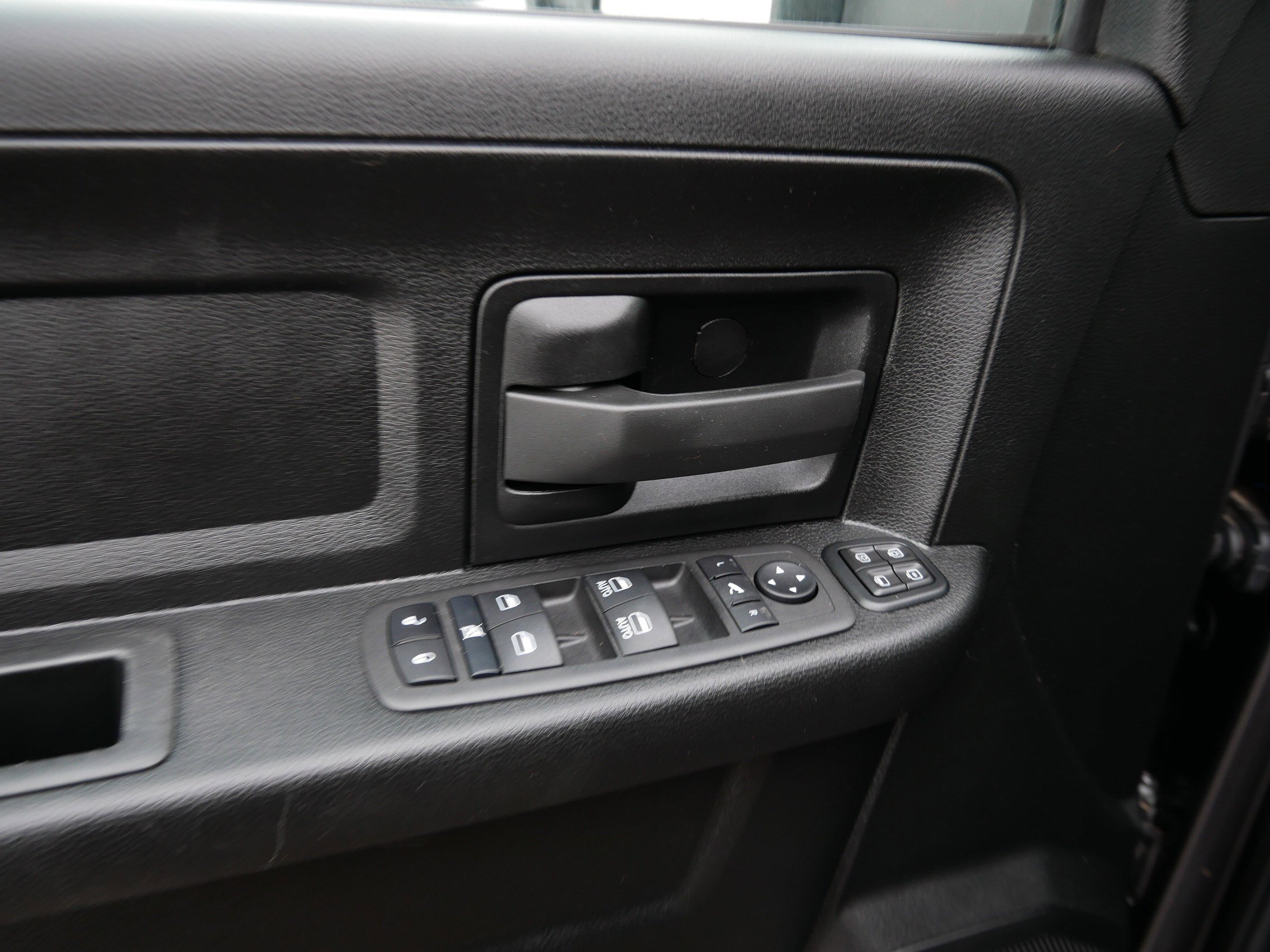 Used 2024 RAM 2500 Tradesman w/ Chrome Appearance Group image 21