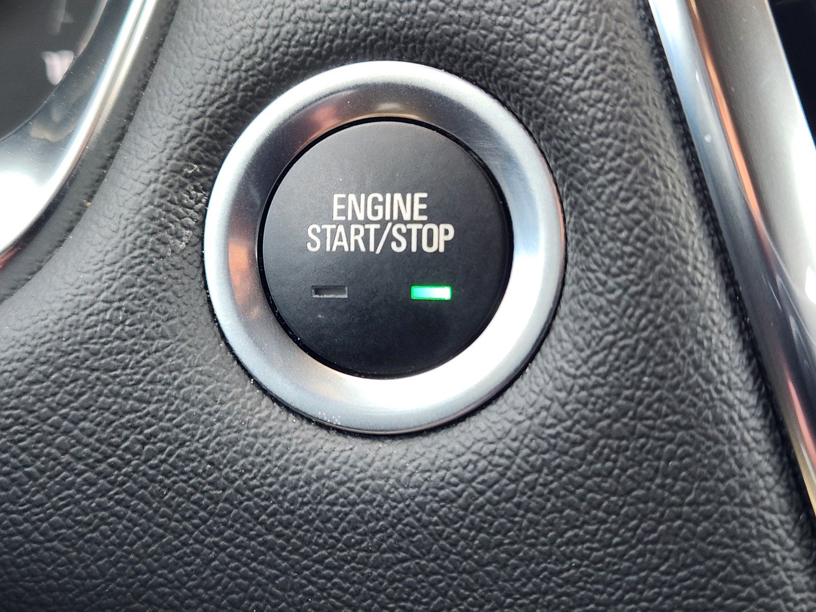 Used 2023 Chevrolet Traverse LT FWD image 18