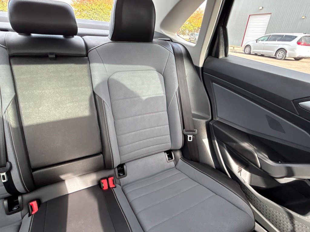 Used 2025 Volkswagen Jetta SE FWD image 39