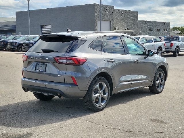 Used 2024 Ford Escape ST-Line w/ Tech Pack #1 AWD/4WD image 4