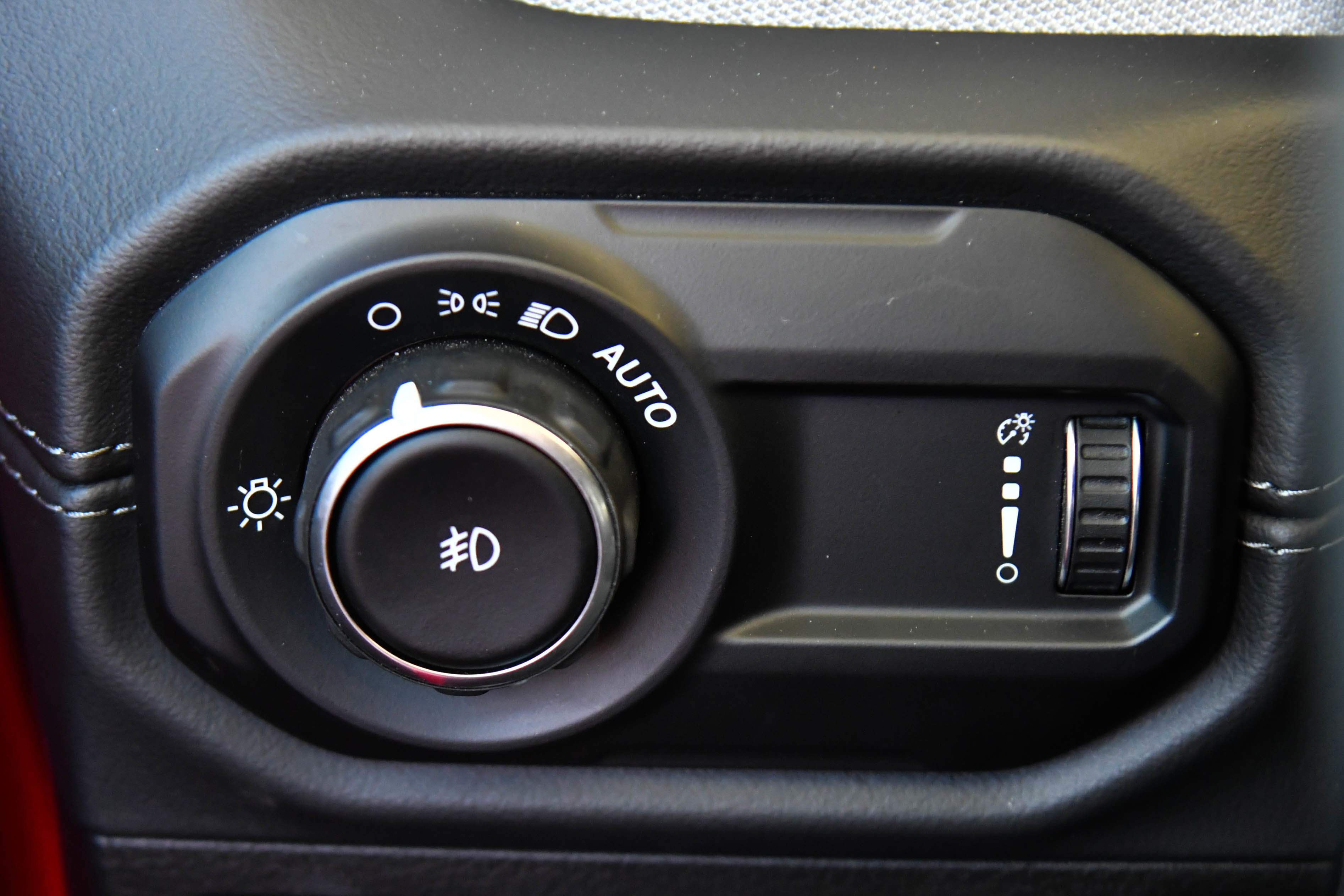 Used 2025 Jeep Wrangler Sahara image 35