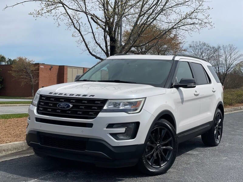 Used 2017 Ford Explorer XLT w/ Equipment Group 202A FWD image 1