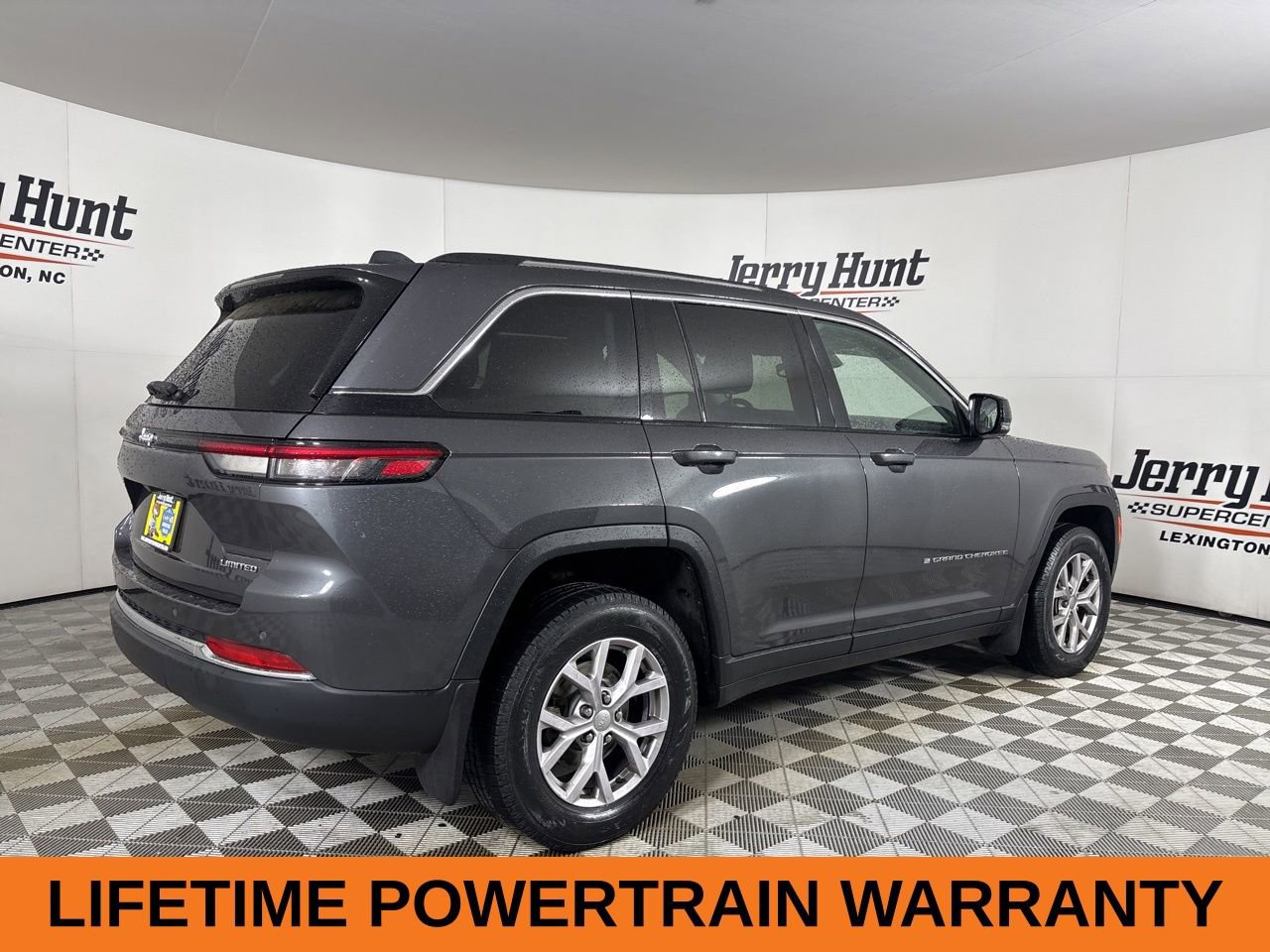 Used 2022 Jeep Grand Cherokee Limited w/ MOPAR Finishing Package AWD/4WD image 5