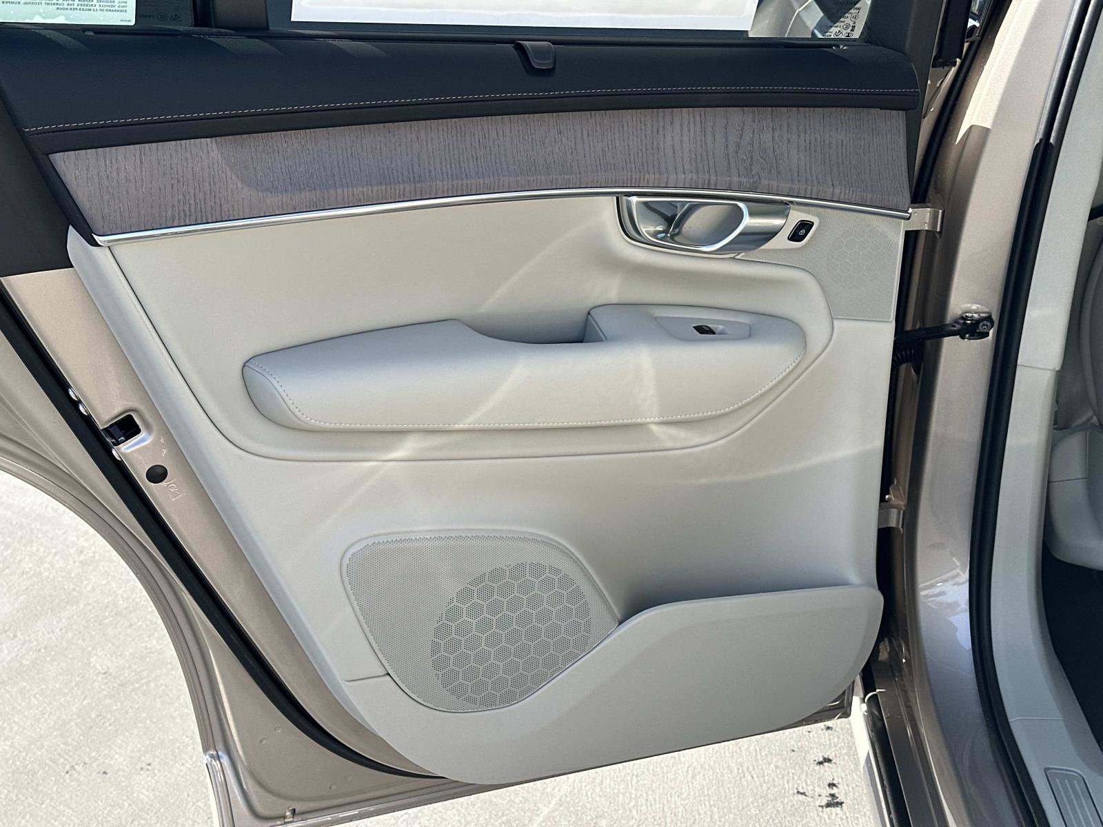 New 2026 Volvo XC90 B6 Ultra w/ Lounge Package AWD/4WD image 16