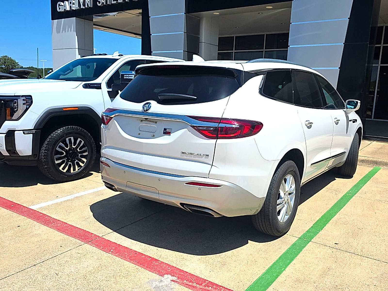 Used 2019 Buick Enclave Essence FWD image 4