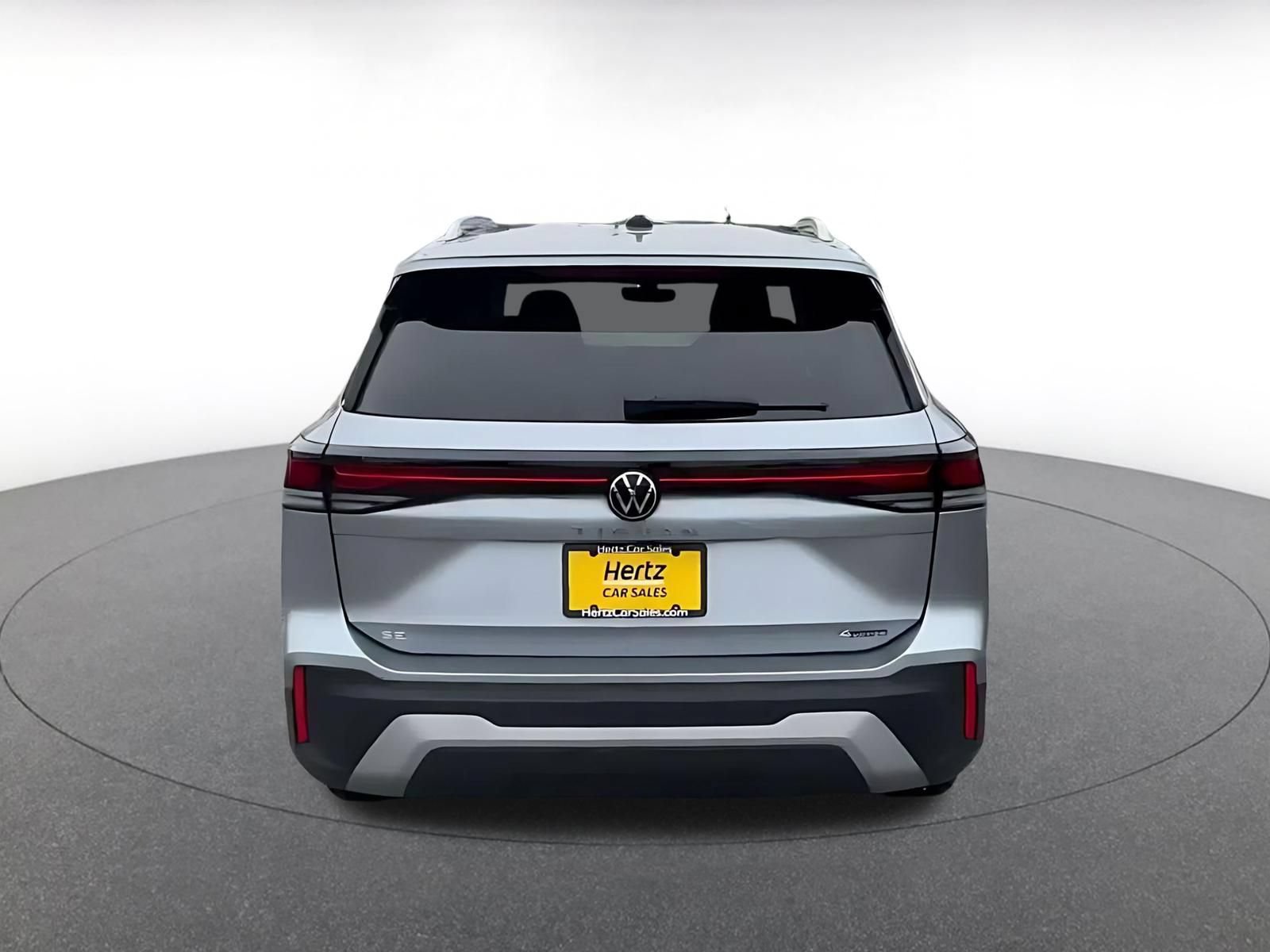 Used 2026 Volkswagen Tiguan SE AWD/4WD image 12