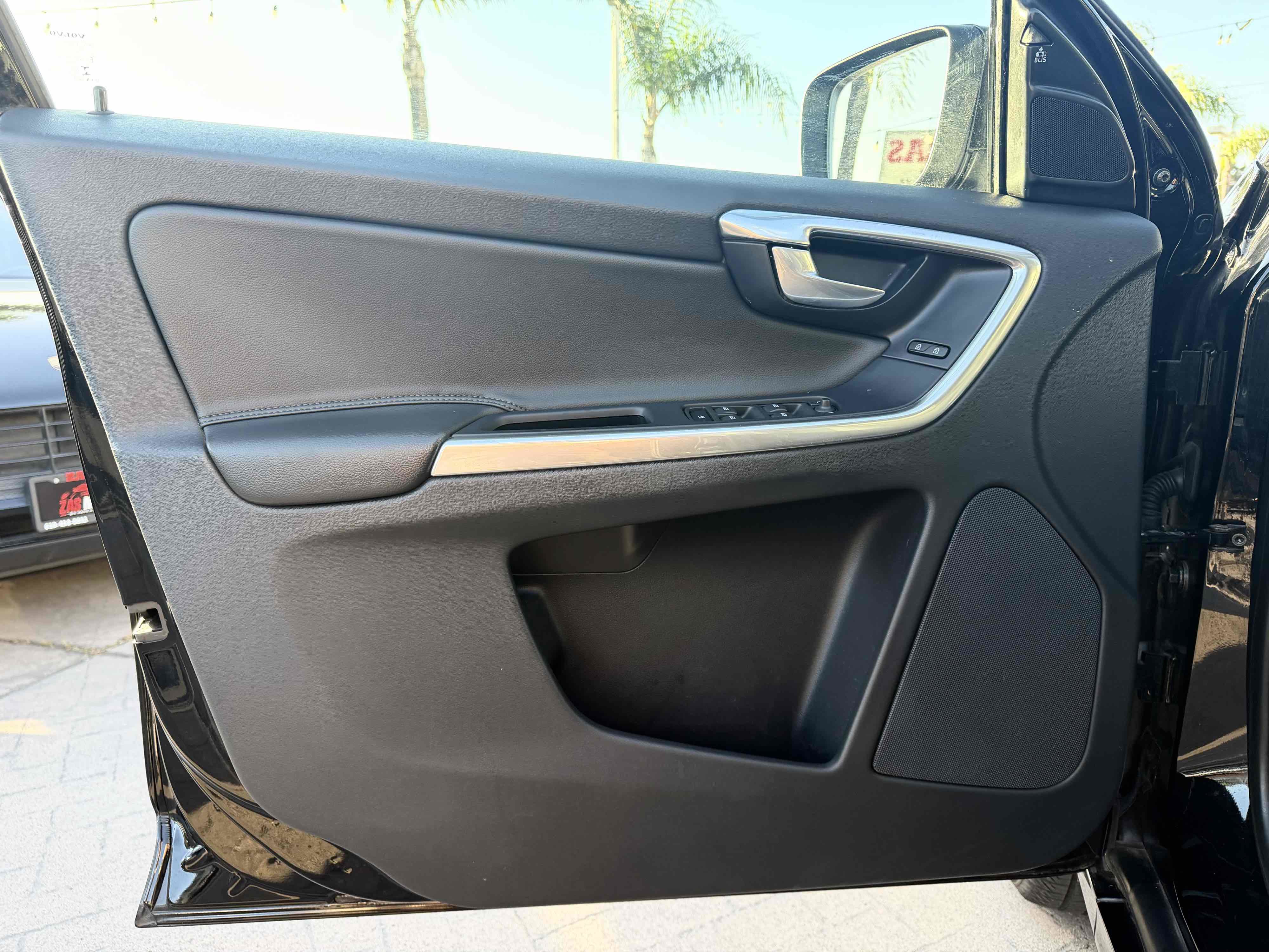 Used 2016 Volvo XC60 T6 FWD image 15