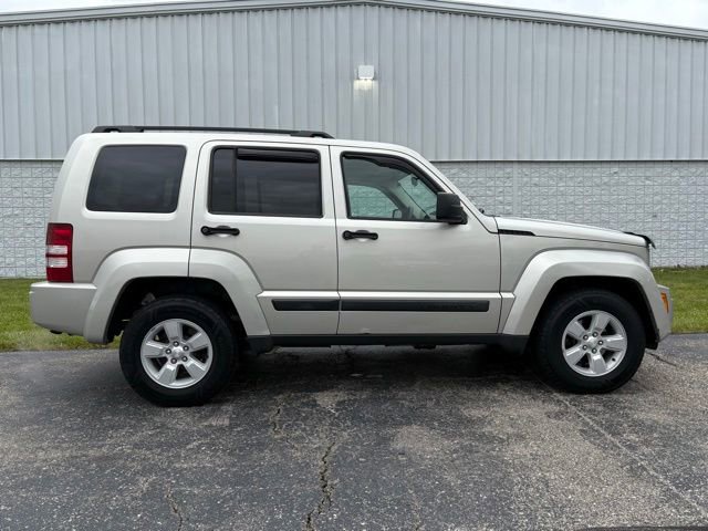 Used 2009 Jeep Liberty Sport w/ Popular Equipment Group AWD/4WD image 7